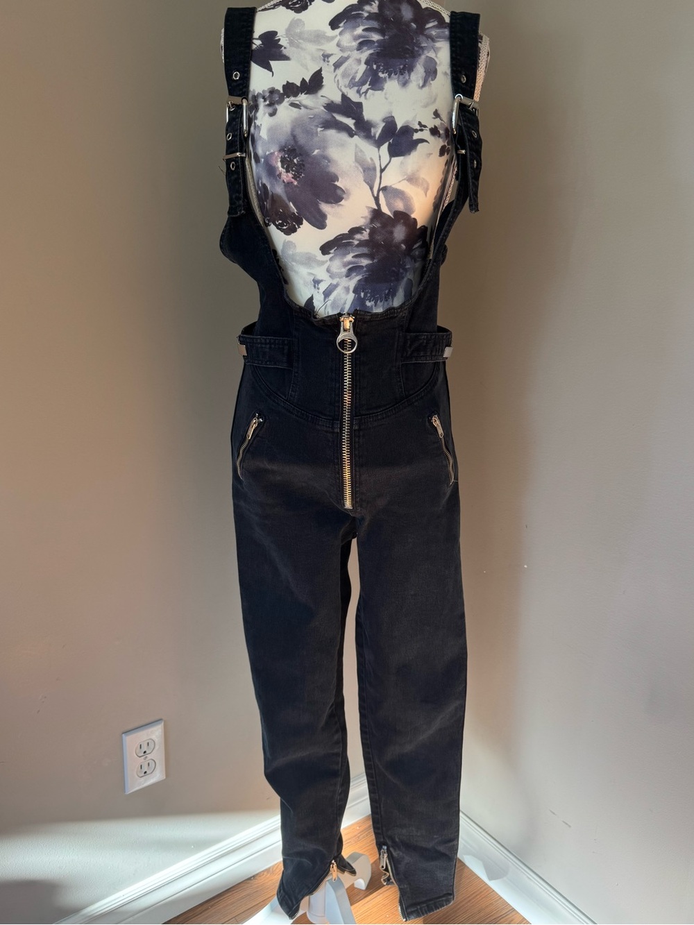 Vintage Santana Black Zip-Front Denim Overalls with Adjustable Straps